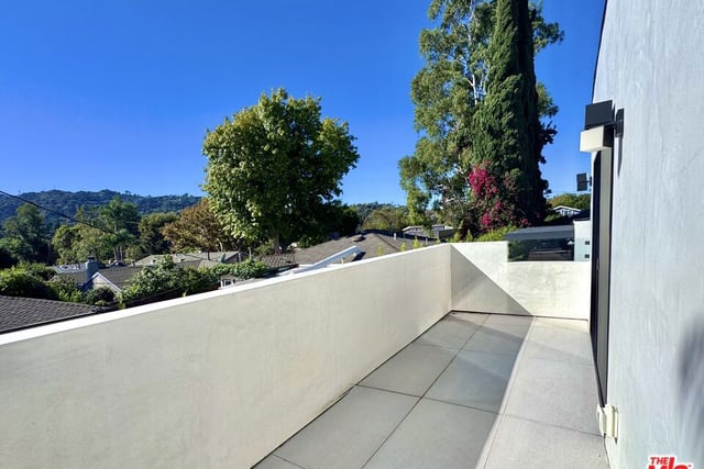 4040 Cartwright Avenue, Studio City, CA 91604 — photo 2 of 28
