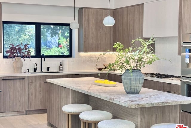 4040 Cartwright Avenue, Studio City, CA 91604 — photo 5 of 28