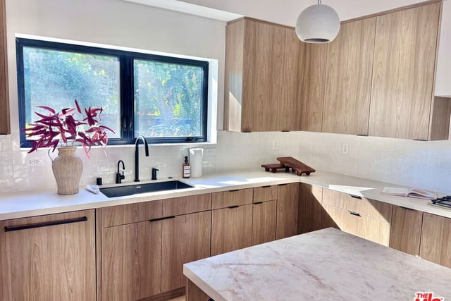 4040 Cartwright Avenue, Studio City, CA 91604 — photo 9 of 28