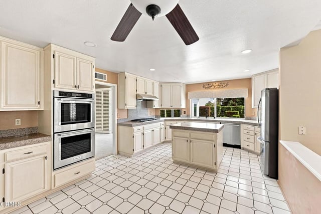 12675 Misty Grove Street, Moorpark, CA 93021 — photo 23 of 69