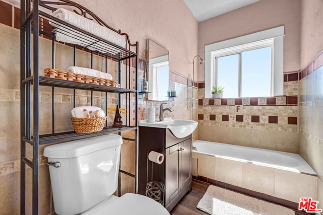 325 W 3rd Street 410, Long Beach, CA 90802 — photo 18 of 34