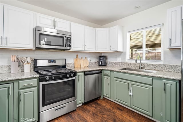 1050 W Avenue J6, Lancaster, CA 93534 — photo 10 of 33