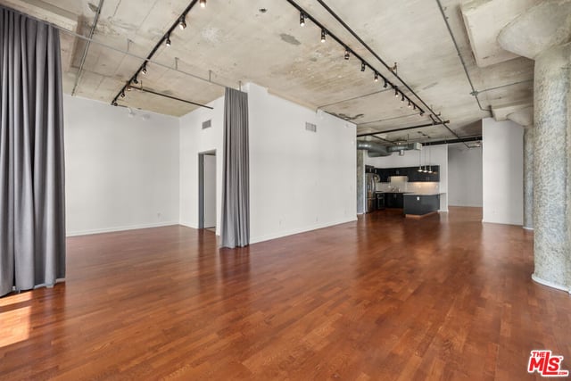 330 W 11th Street 406, Los Angeles, CA 90015 — photo 12 of 49