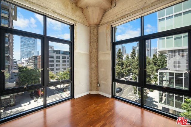 330 W 11th Street 406, Los Angeles, CA 90015 — photo 15 of 49