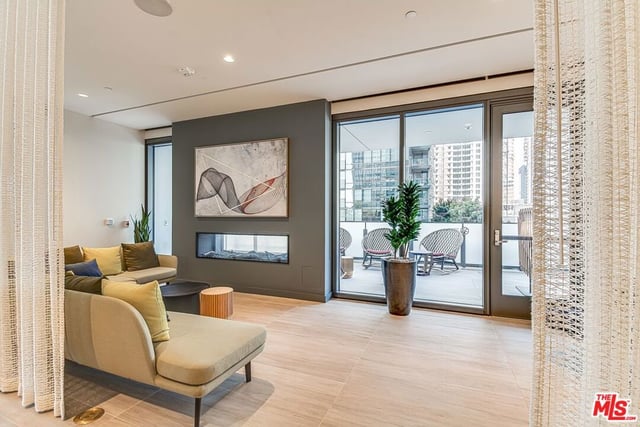 330 W 11th Street 406, Los Angeles, CA 90015 — photo 33 of 49