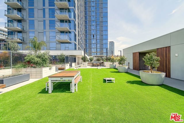 330 W 11th Street 406, Los Angeles, CA 90015 — photo 42 of 49