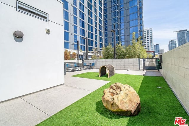 330 W 11th Street 406, Los Angeles, CA 90015 — photo 43 of 49