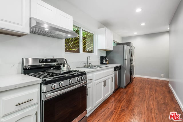 838 N Ridgewood Place, Los Angeles, CA 90038 — photo 8 of 34