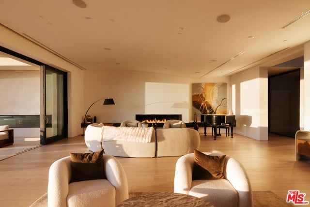 455 Castle Place, Beverly Hills, CA 90210 — photo 8 of 30