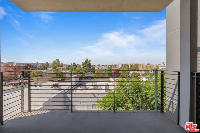 11011 Huston Street 410, North Hollywood, CA 91601 — photo 16 of 34