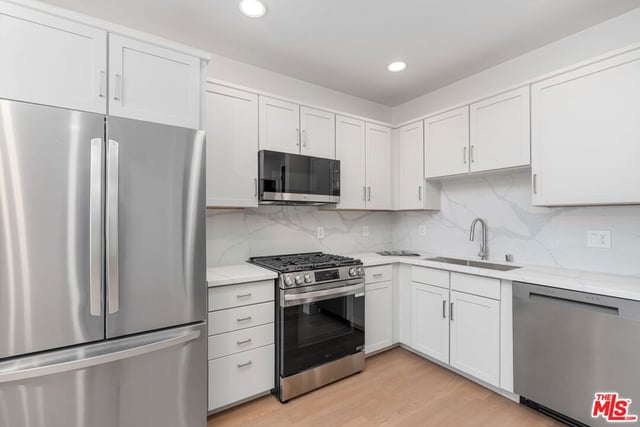 11011 Huston Street 410, North Hollywood, CA 91601 — photo 4 of 34