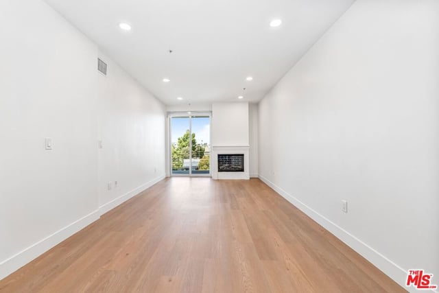 11011 Huston Street 410, North Hollywood, CA 91601 — photo 8 of 34