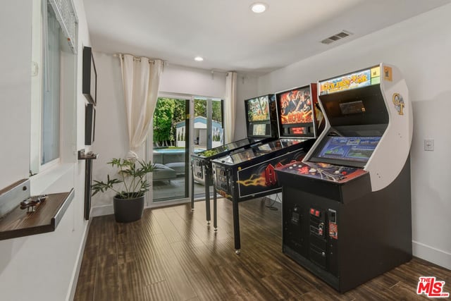 4445 Vantage Avenue, Los Angeles, CA 91604 — photo 17 of 34