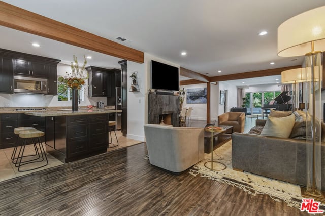 4445 Vantage Avenue, Los Angeles, CA 91604 — photo 7 of 34