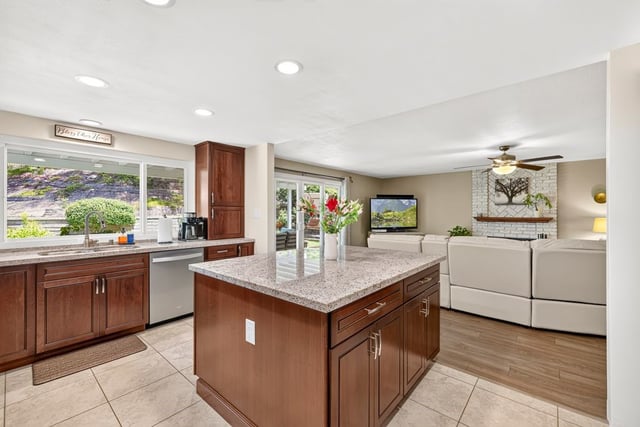 27730 Sutters Pointe, Saugus, CA 91350 — photo 7 of 29