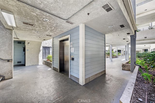720 W 4th 318, Long Beach, CA 90802 — photo 16 of 59