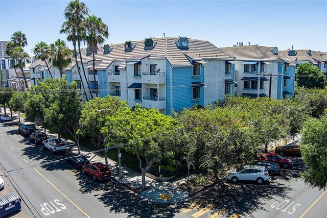 720 W 4th 318, Long Beach, CA 90802 — photo 2 of 59