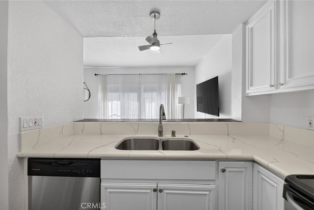 720 W 4th 318, Long Beach, CA 90802 — photo 26 of 59