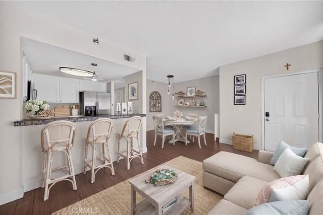 720 W 4th 318, Long Beach, CA 90802 — photo 5 of 59