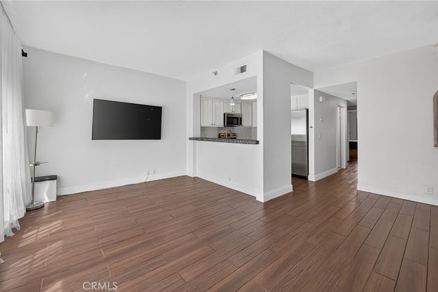 720 W 4th 318, Long Beach, CA 90802 — photo 7 of 59