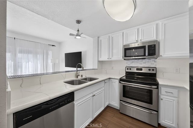 720 W 4th 318, Long Beach, CA 90802 — photo 8 of 59
