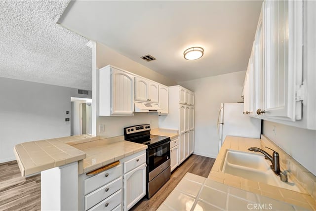 5349 Newcastle 56, Encino, CA 91316 — photo 14 of 35