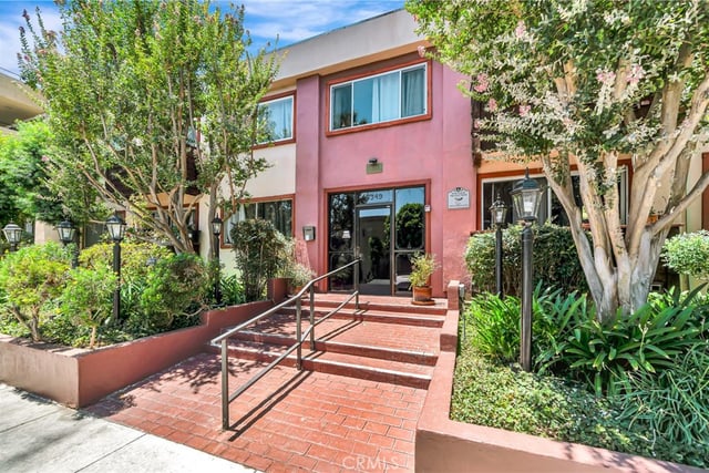 5349 Newcastle 56, Encino, CA 91316 — photo 16 of 35