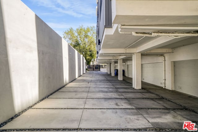 1445 1/2 N Martel Avenue, Los Angeles, CA 90046 — photo 15 of 16