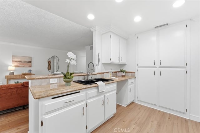 3859 Thorncroft Lane E, Inglewood, CA 90305 — photo 10 of 40