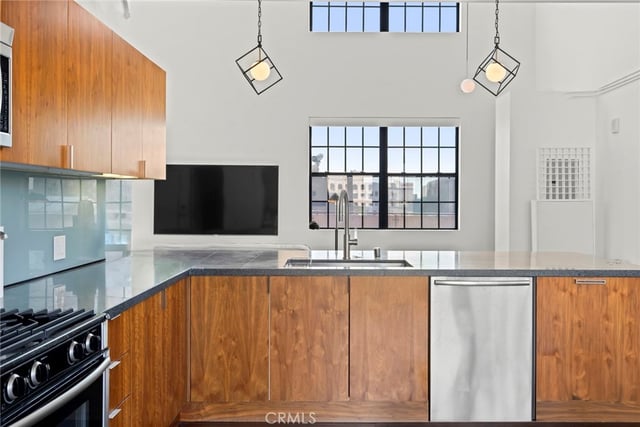 746 S Los Angeles 1201, Los Angeles, CA 90014 — photo 12 of 31