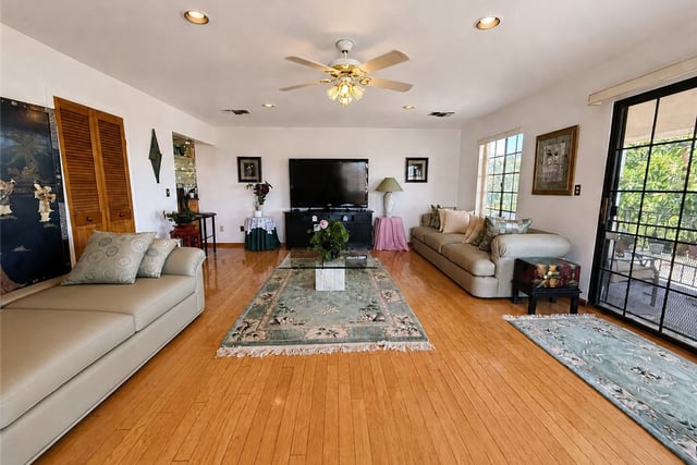 5138 Southridge, Los Angeles, CA 90043 — photo 11 of 40