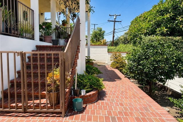5138 Southridge, Los Angeles, CA 90043 — photo 36 of 40