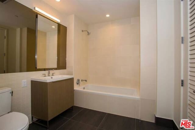 889 Francisco Street 2210, Los Angeles, CA 90017 — photo 16 of 39