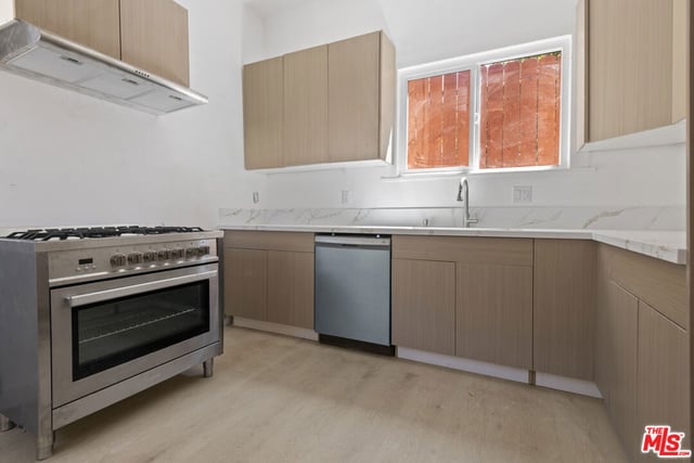 934 S Mott Street, Los Angeles, CA 90023 — photo 15 of 35