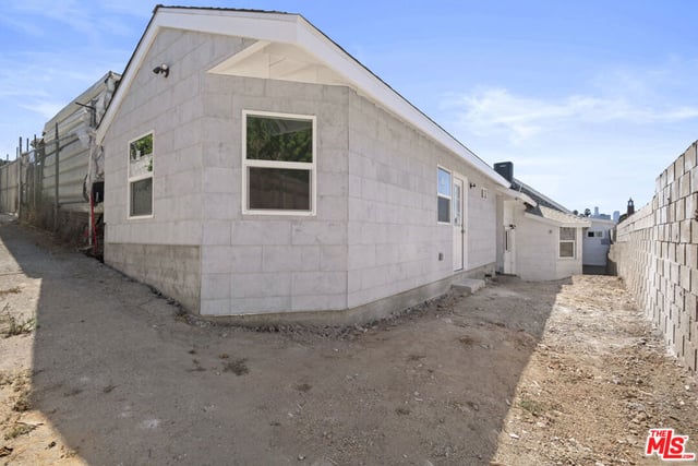934 S Mott Street, Los Angeles, CA 90023 — photo 4 of 35