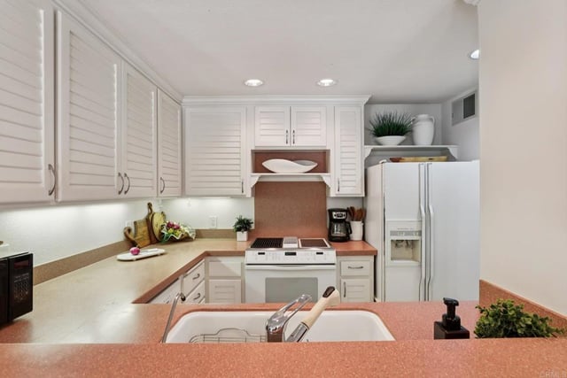 7126 Marina Pacifica Drive, Long Beach, CA 90803 — photo 16 of 74