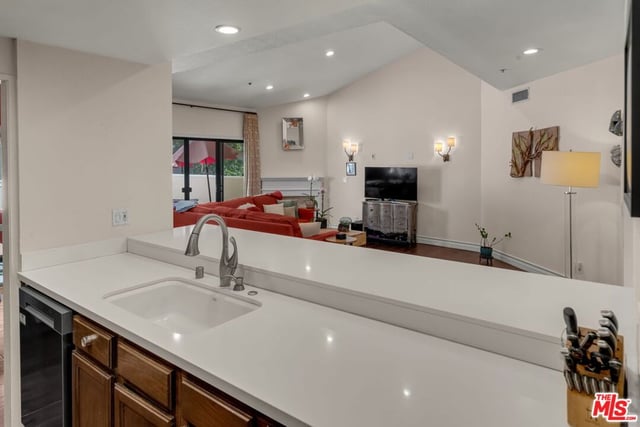 1722 Malcolm Avenue 304, Los Angeles, CA 90024 — photo 5 of 49