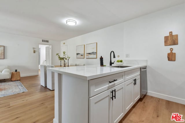 5403 Newcastle Avenue 19, Encino, CA 91316 — photo 24 of 43
