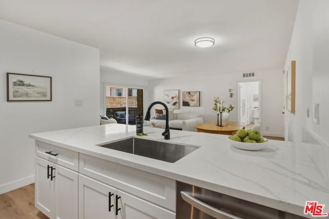 5403 Newcastle Avenue 19, Encino, CA 91316 — photo 27 of 43