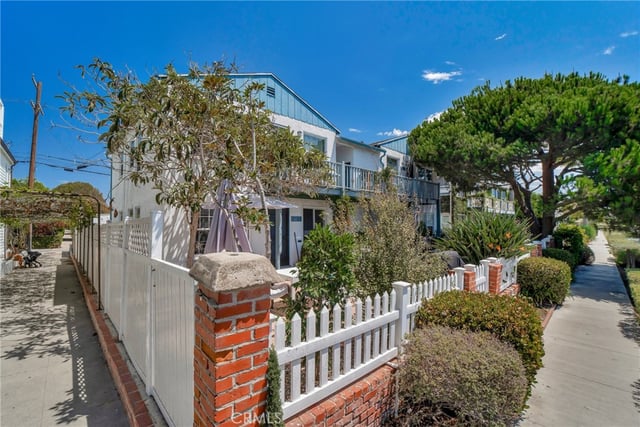2722 Grand Canal, Los Angeles, CA 90291 — photo 3 of 20