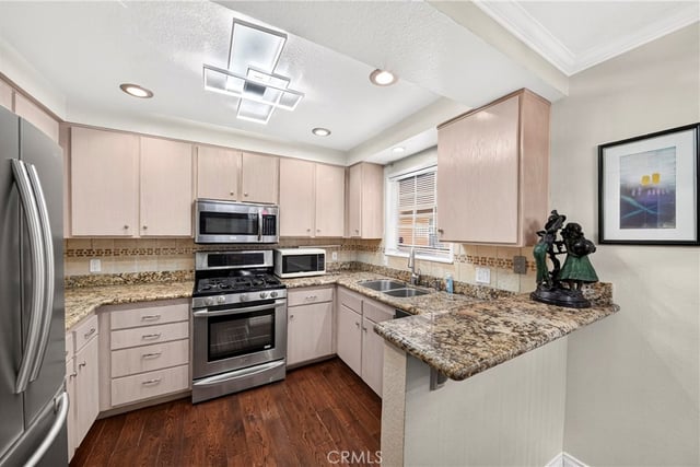 321 W. Queen St. Unit 8, Inglewood, CA 90301 — photo 12 of 27