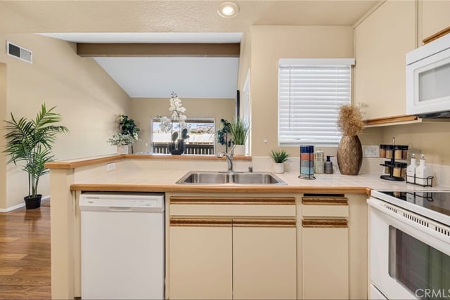 27618 Susan Beth Way Unit G, Saugus, CA 91350 — photo 7 of 27