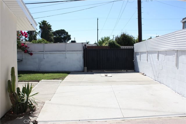 7827 Bakman, Los Angeles, CA 91352 — photo 17 of 25
