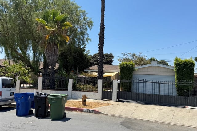 7827 Bakman, Los Angeles, CA 91352 — photo 2 of 25