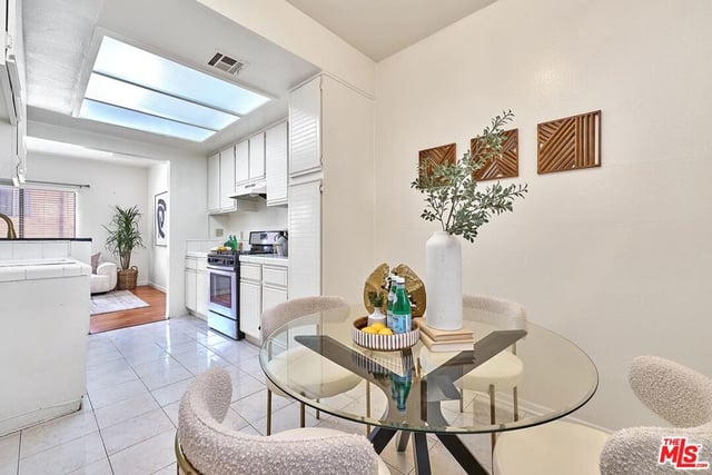 431 S Kingsley Drive 205, Los Angeles, CA 90020 — photo 18 of 42