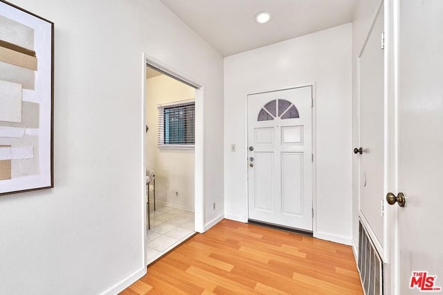 431 S Kingsley Drive 205, Los Angeles, CA 90020 — photo 2 of 42