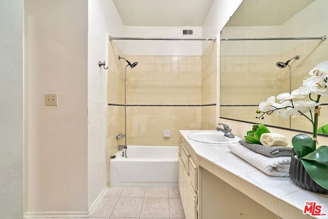 431 S Kingsley Drive 205, Los Angeles, CA 90020 — photo 25 of 42