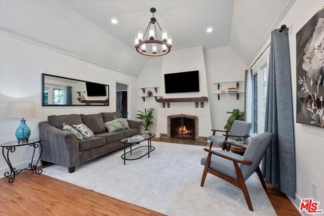 8818 Rosewood Avenue, West Hollywood, CA 90048 — photo 4 of 34