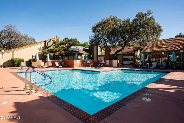 327 Chestnut Hill Court 11, Thousand Oaks, CA 91360 — photo 18 of 20