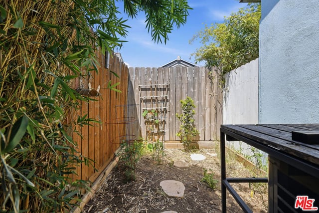 933 Walnut Avenue, Long Beach, CA 90813 — photo 19 of 26